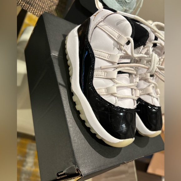 Jordan 11 Retro Size 9c - Picture 2 of 7